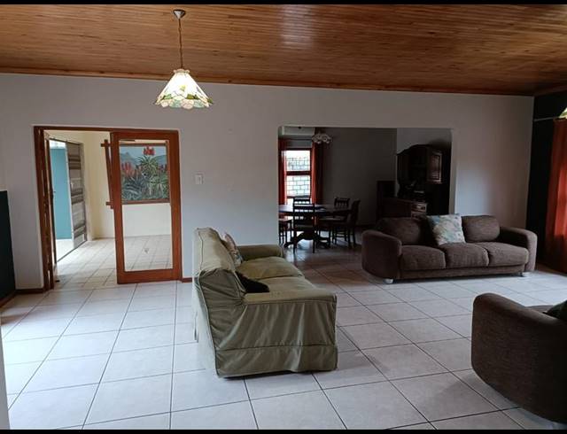 5 BEDROOM HOUSE FOR SALE IN GLENBARRIE